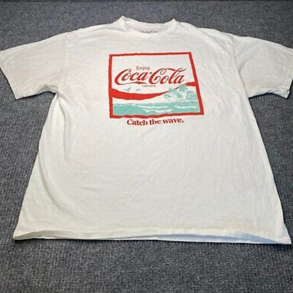 NWOT Men's Coca-Cola T-shirt - Picture 2 of 4